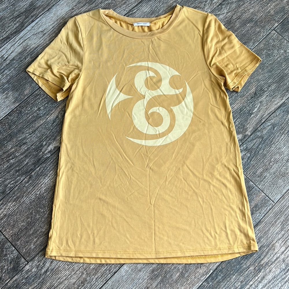 Yellow chair & yellow tee